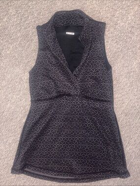 Lululemon Whisper Tank in Dark Grey/Black Patterned Jacquard/Scroll-Like Print